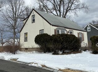 154 Oak Manor Pkwy, South Plainfield, NJ