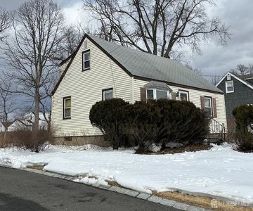 154 Oak Manor Pkwy, South Plainfield, NJ, 07080