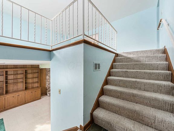 4th image of 952 Amberly Pl