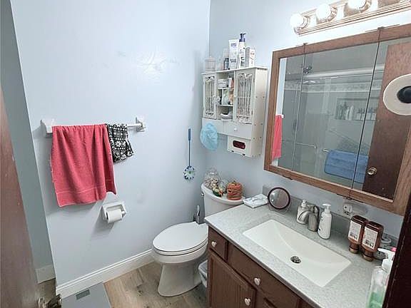 4th image of 22851 Pleasant Dr