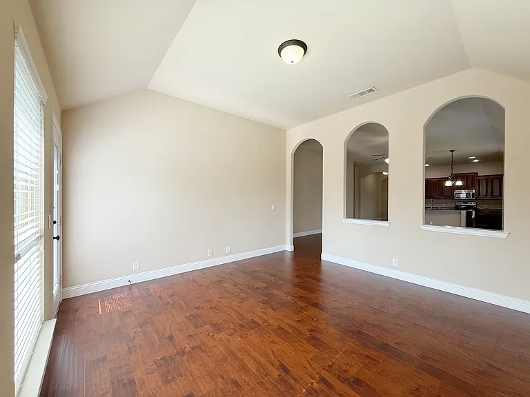 4303 Oak Bluff Dr — Photo 18