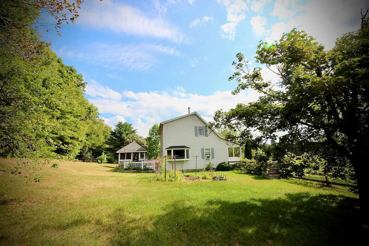 3 bed, 2.5 bath, 2300 sqft, $2,500 — Photo 3