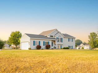 16520 Doe Dr NE, Cedar Springs, MI 49319