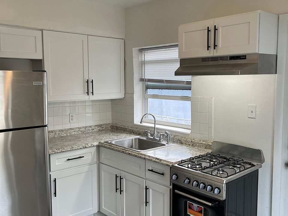 1st image of 2635 Lincoln St #78