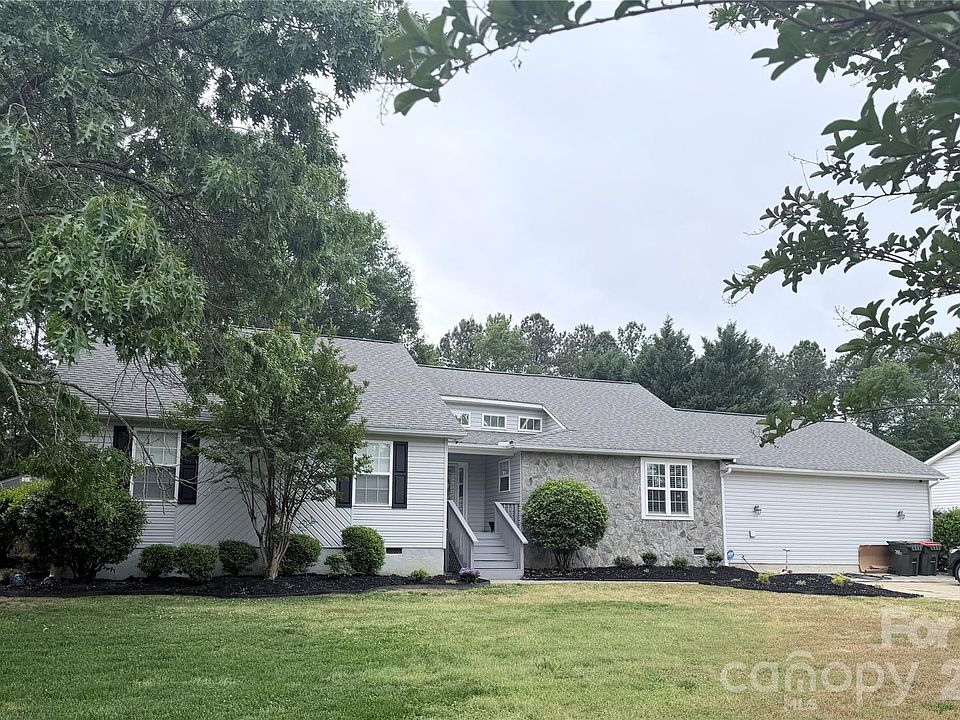 1st image of 1689 Willowbrook Dr
