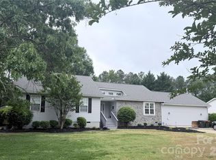 1689 Willowbrook Dr, Fort Mill, SC 29708