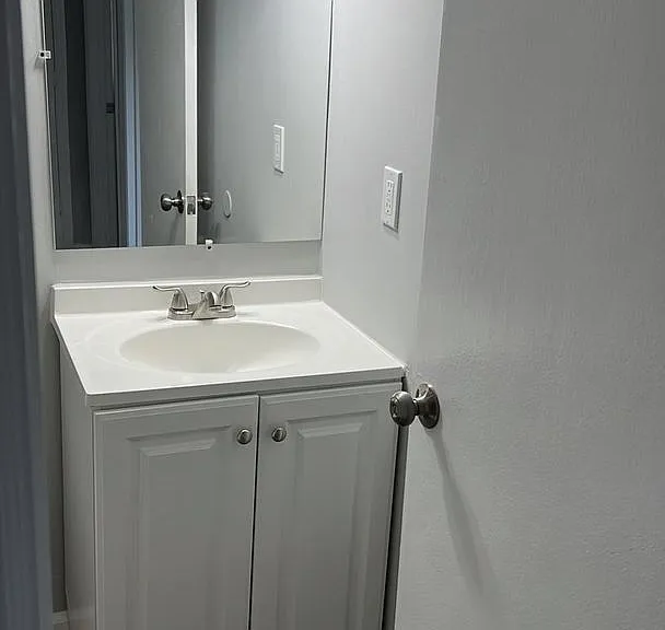 2051 Lenoa Ln — Photo 5