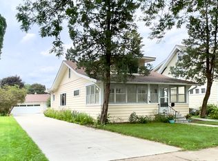 77 Stevens St E, Saint Paul, MN 55107