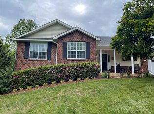47 Chastain Hill Rd, Mills River, NC 28759
