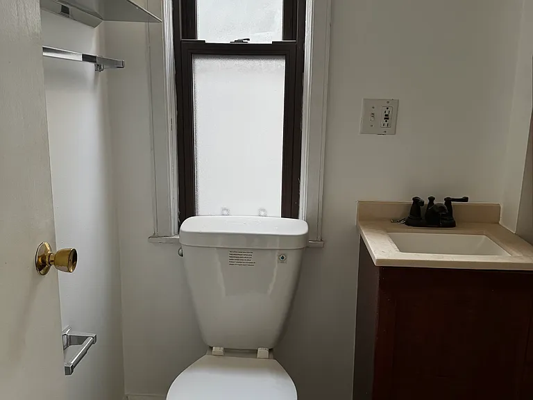 607 N Noble St #4 — Photo 6