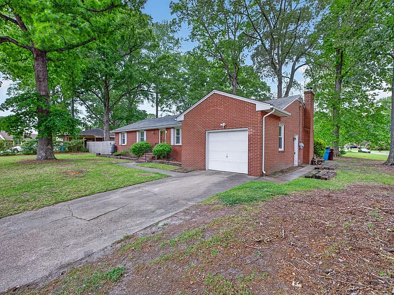 601 Rock Dr — Photo 2