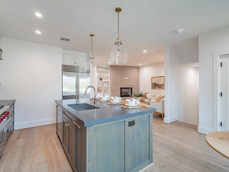 4525 Emerson Ave #3L — Photo 9