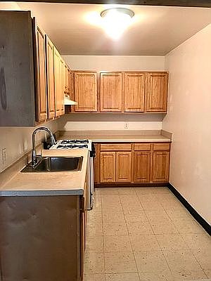 1st image of 480 Howard Ave #2