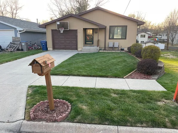 527 Grand Ave, Seward, NE 68434