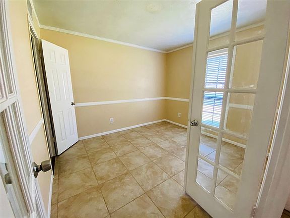 4th image of 10131 Green Valley Ln
