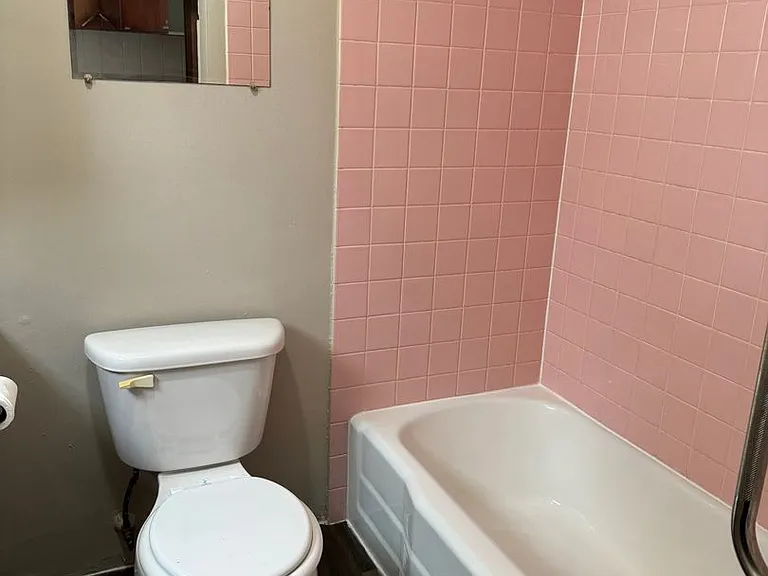116-118 W Chestnut St — Photo 6