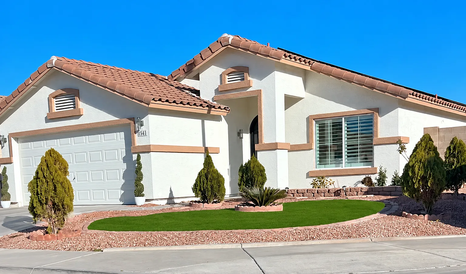 3 bed, 1127 sqft, $2,000 — Photo 2