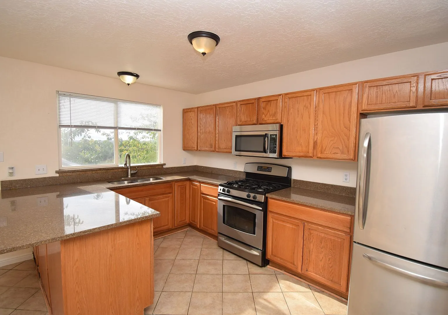 Great 5 Bed 2 Bath Home in Kearns — Photo 3