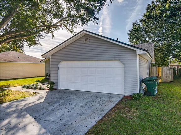 3rd image of 1110 Sunshine Way SW