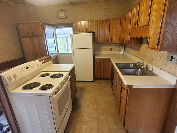 3rd image of 329 Cherry St