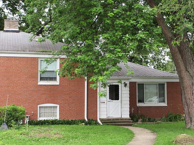 2nd image of 810 Sullivan Ct