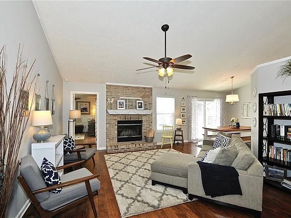 3rd image of 161 Monterey Ct