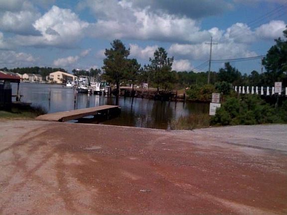 BOAT LAUNCH ON BEACHVIEW