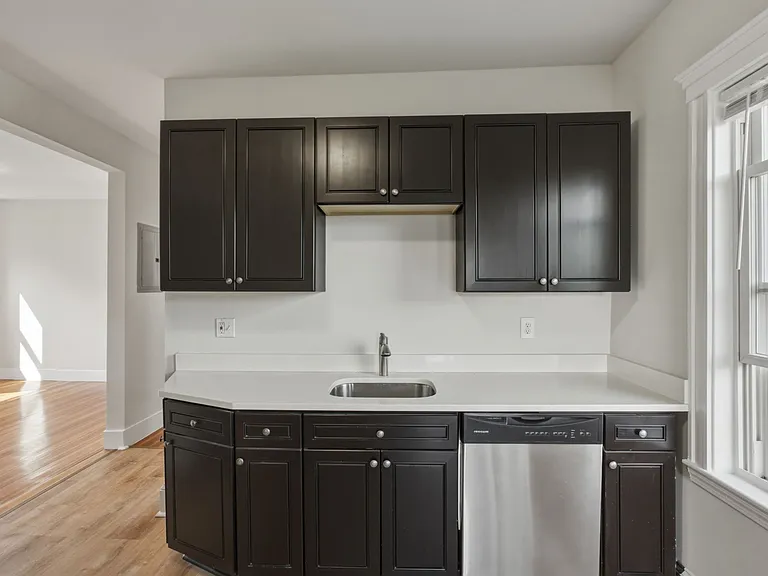18 Peverell St #3 — Photo 8