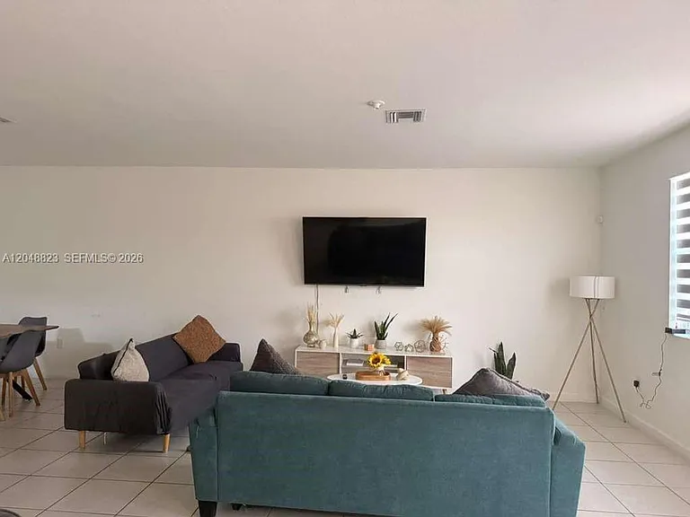 13623 SW 184th Ter — Photo 3