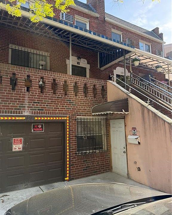 1st image of 124 Brightwater Ct