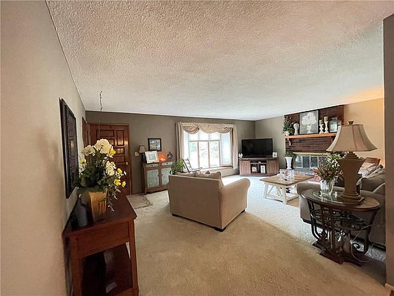 2nd image of 4725 Arrowhead Dr