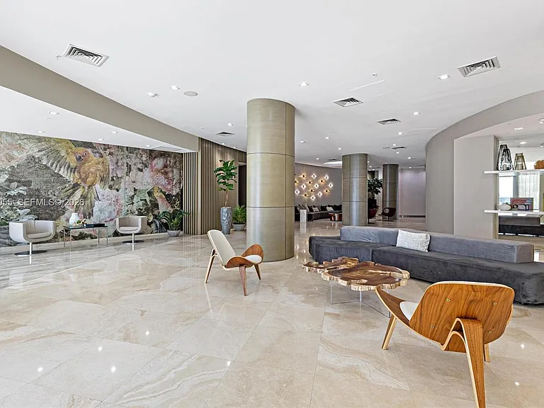 10275 Collins Ave #102 — Photo 31