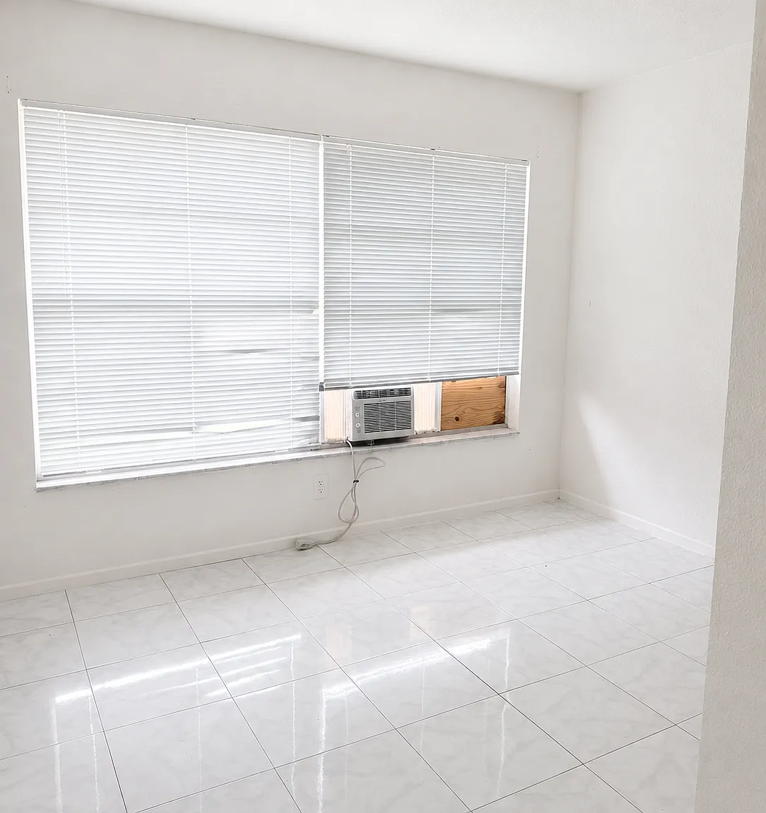 3 bed, 1161 sqft, $2,200 — Photo 2