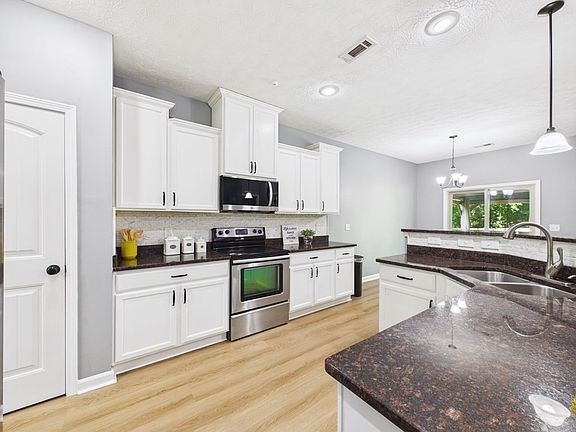 5th image of 83 Brentwood Dr