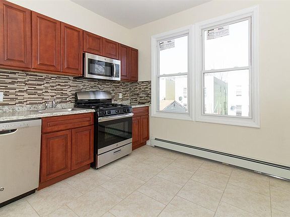 3rd image of 208 Clendenny Ave