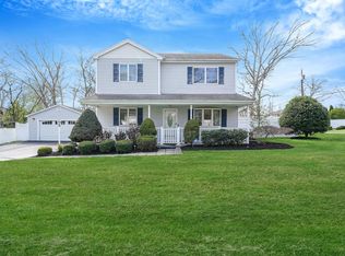 120 Orienta Ave, Lake Grove, NY 11755