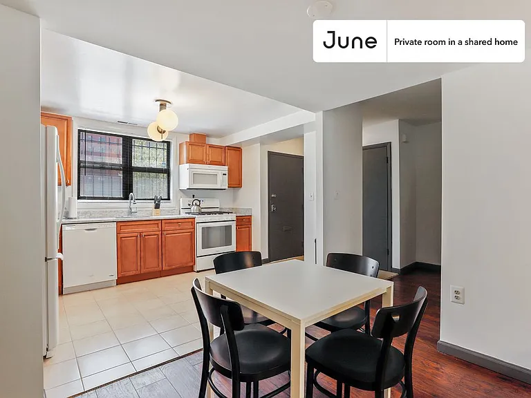 1107 1/2 M St NW #2B — Photo 6