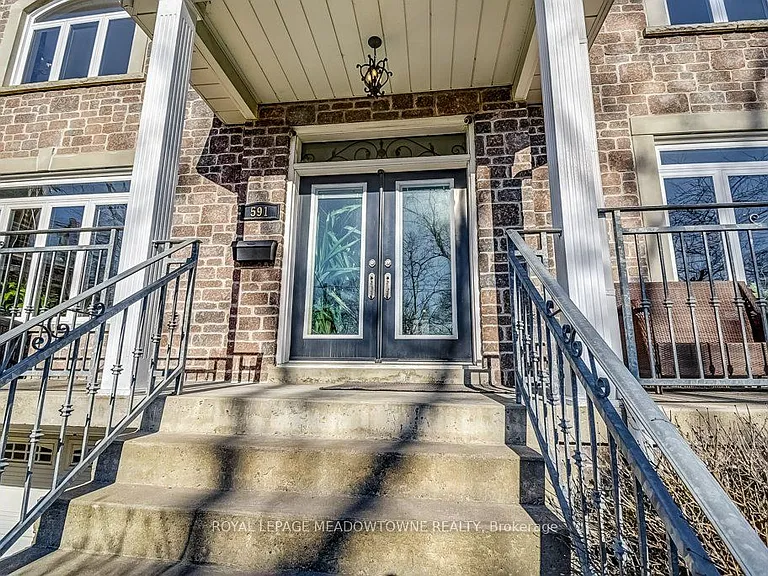 591 Lakeside Ave — Photo 2