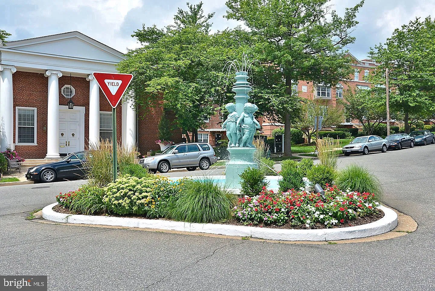Mclean Gardens — Photo 3
