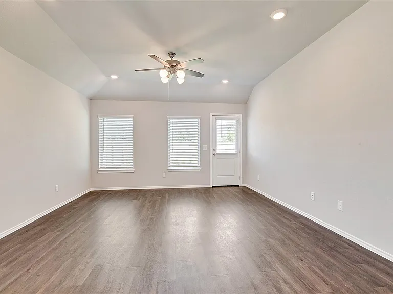 261 Gallant Front Ln — Photo 23