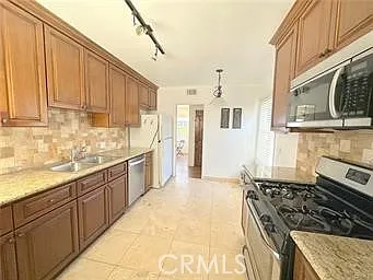 14722 Addison St — Photo 8