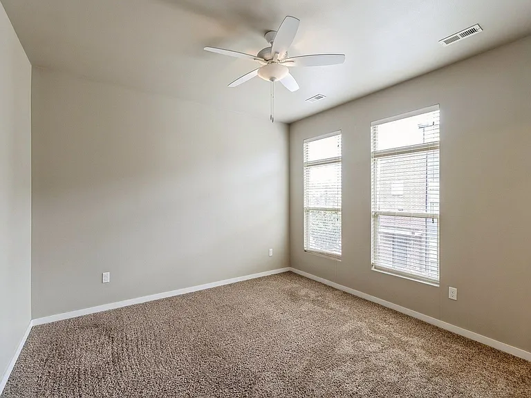 320 SW 6th St #106 — Photo 21