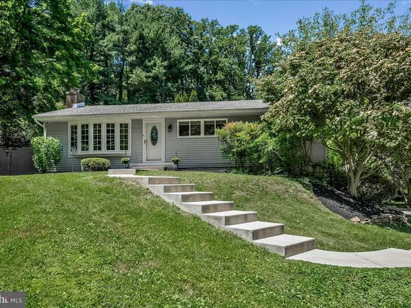 207 Walter Dr, Media, PA 19063