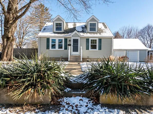 92 Pawtuxet Ter, West Warwick, RI 02893