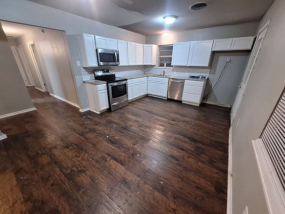 3rd image of 2701 S 40th St