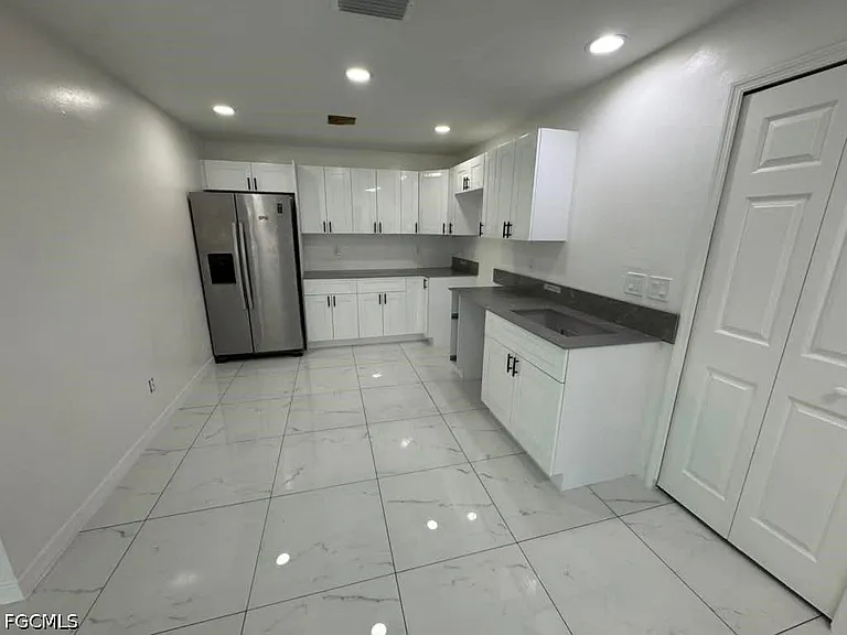 734 Ichabod Ave S — Photo 1