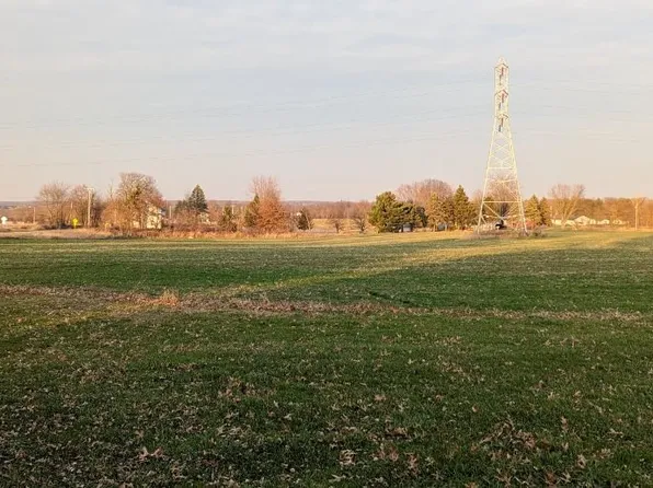 Columbus Rd NE, Louisville, OH 44641