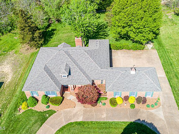 5th image of 424 Valley Park Dr