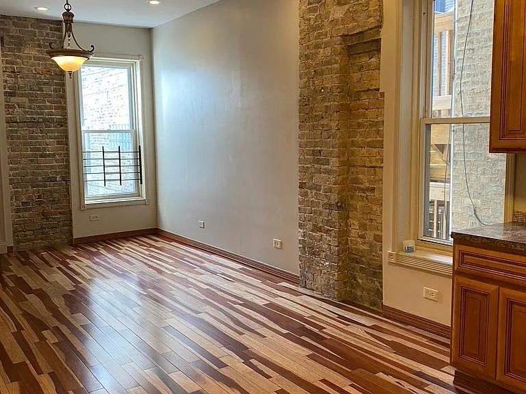 1749 W Erie St #1R — Photo 5