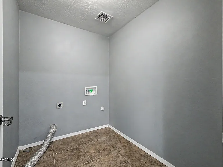 11207 W Hopi St — Photo 23